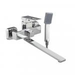 Смеситель для ванны с длинным плоским изливом, шаровый, квадратный корпус, ручка с прорезью, цвет ХРОМ.