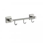 Вешалка с тремя крючками прямая, из нержавеющей стали, с квадратным основанием, цвет САТИН.